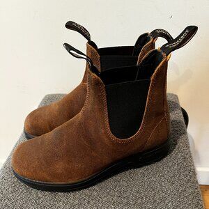 Blundstone Original #1911 Chelsea Boot Size 7.5W/5.5M Tobacco Suede